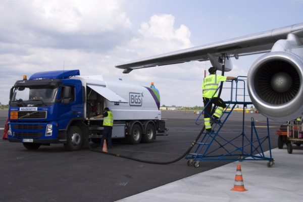 Into-plane fueling