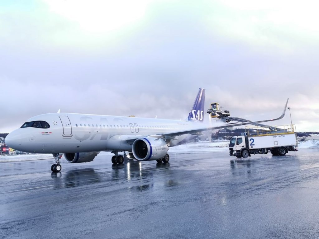 The Arctic Elephant: Aviator de-icing operations in Tromsø