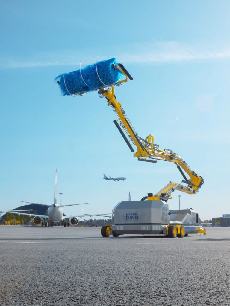 Looking back to innovation in aviation: how aircraft cleaning robots have opened a new scene