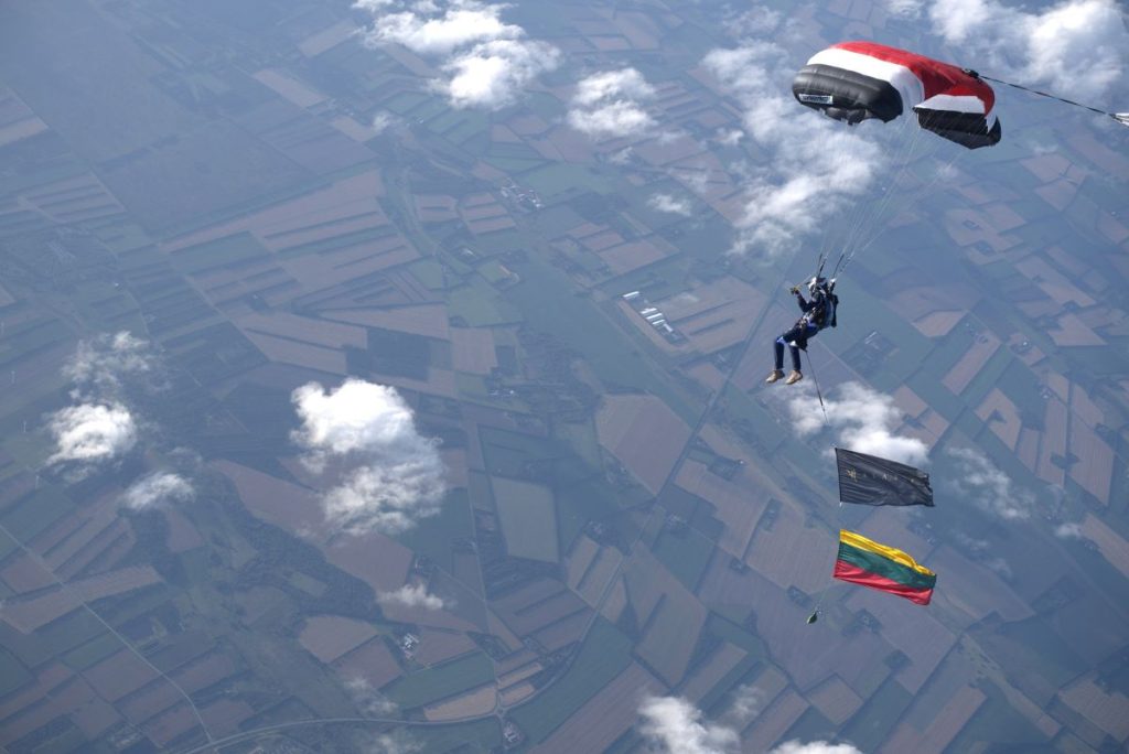 KlasJet_employee_breaks_three_national records_in_single_high_altitude_jump