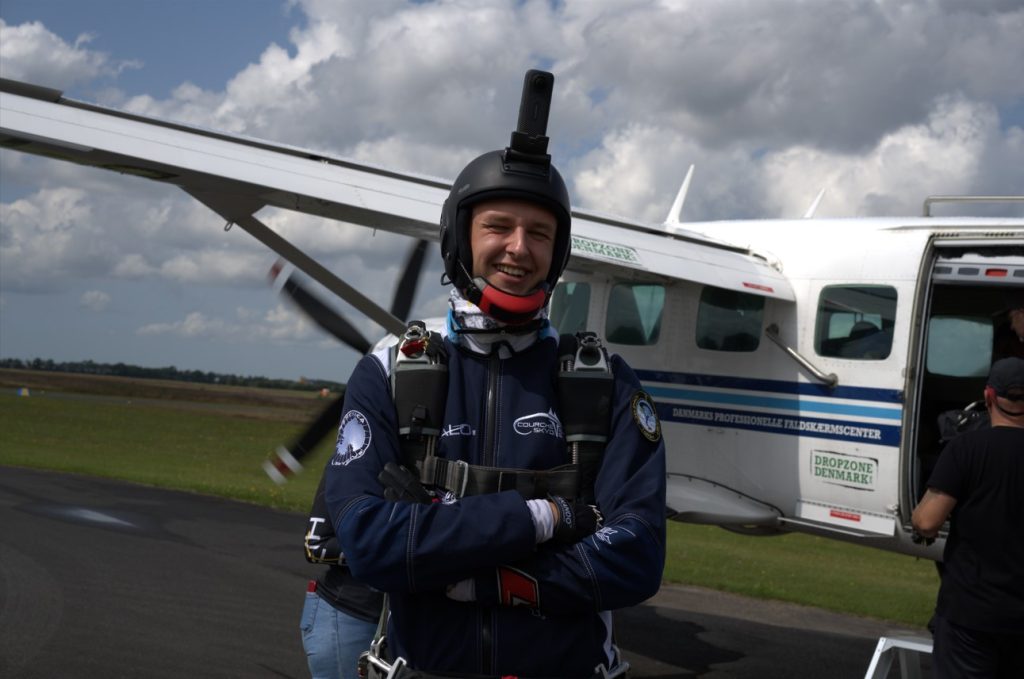 KlasJet_employee_breaks_three_national records_in_single_high_altitude_jump