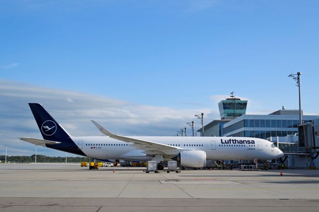 Lufthansa-Aviator-Ground-handling-1